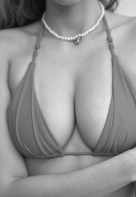 Miss x bee sex model img