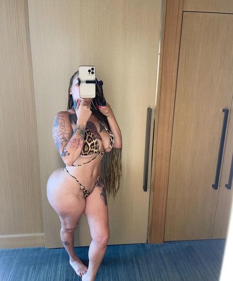 Sara Gold pretty star img