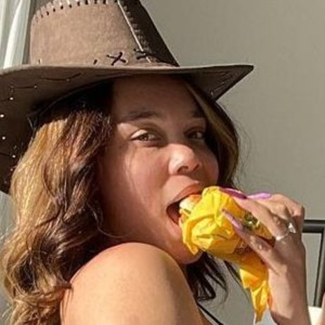 Sara Gold star exclusive image