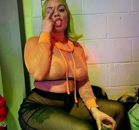 Sara Gold pretty pornstar pictures