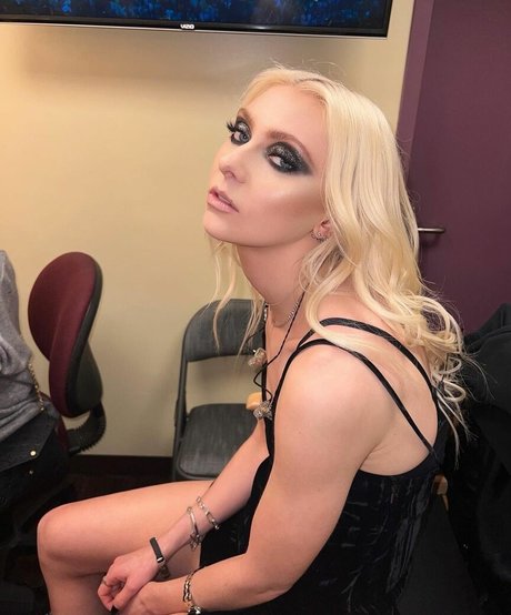 Taylor Momsen pornstar perfect archive