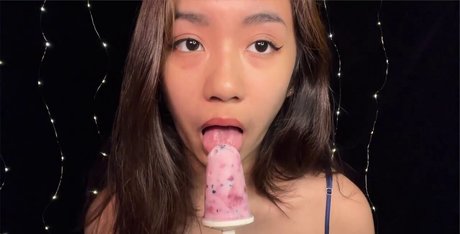 Moon Blitz Asmr model beautiful photo