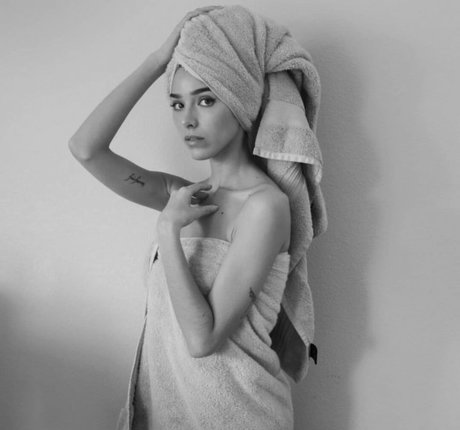 ASMR Glow pretty model photo