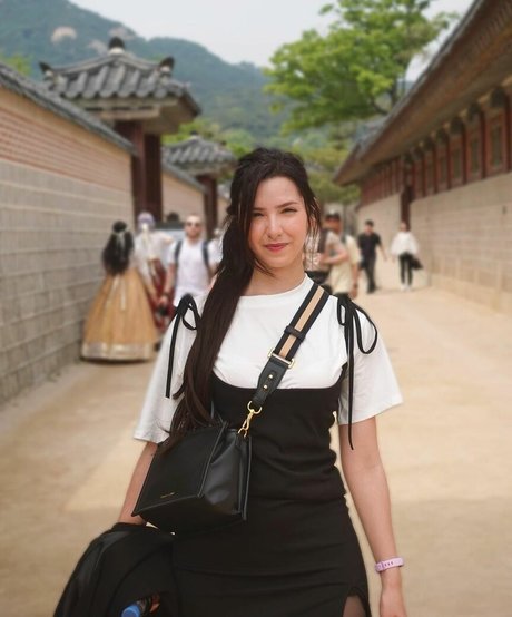 ASMR Glow hot star gallery