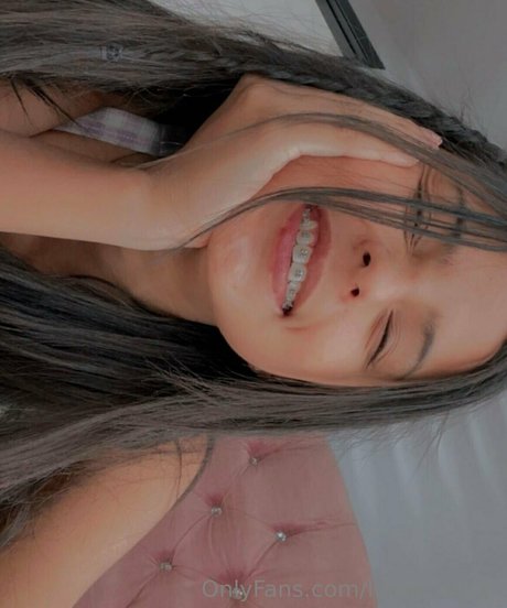 blonde yoga onlyfans pretty image