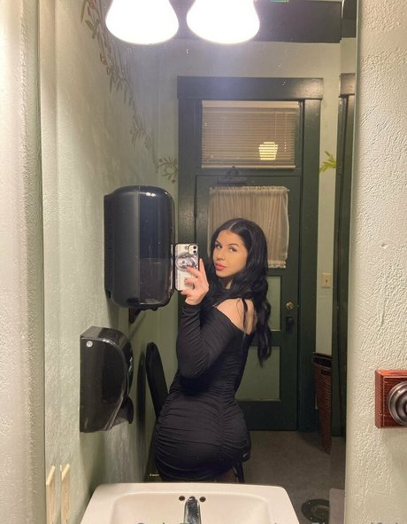 lizzysnyder18 star hot pics