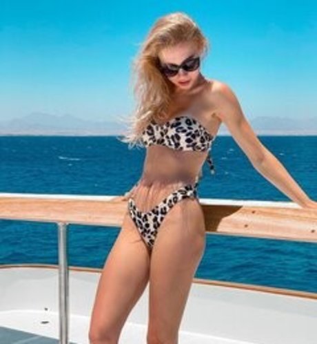 Mary Lvk perfect star image