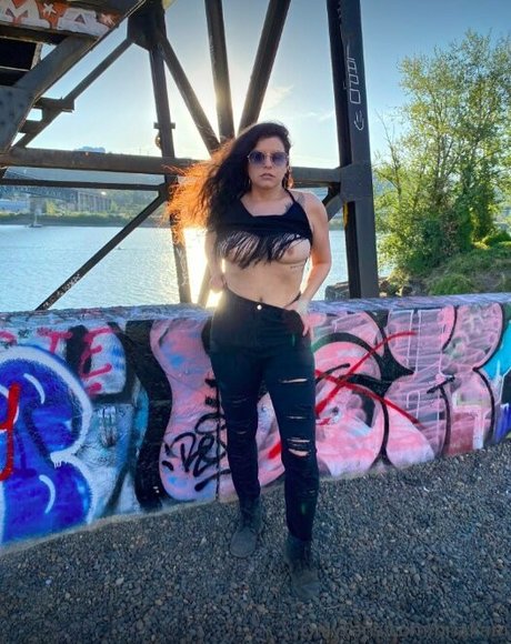 Bria And Chrissy model art picture