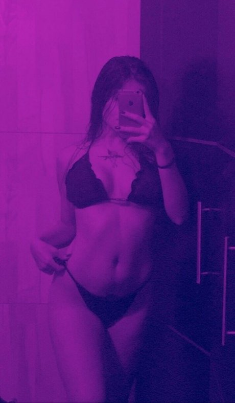 Giovanna Aguiar model adult image