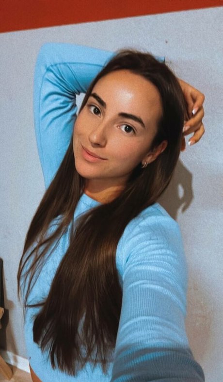 NaughtyCola beautiful model pic