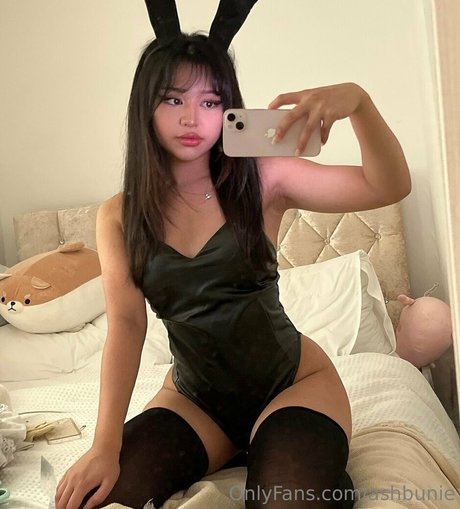 Ashlyne pretty model pic