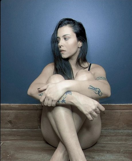 Violet Orlandi model perfect img