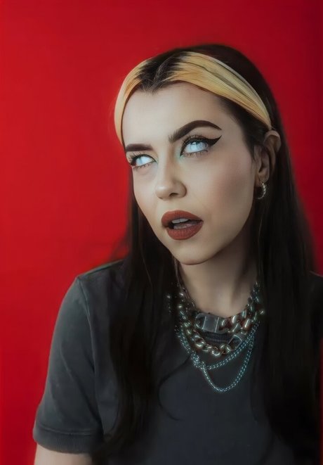 Violet Orlandi adult model images