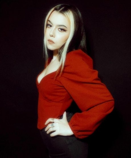 Violet Orlandi hot star img