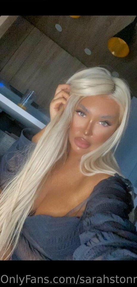 sarahstonnee model hot pic