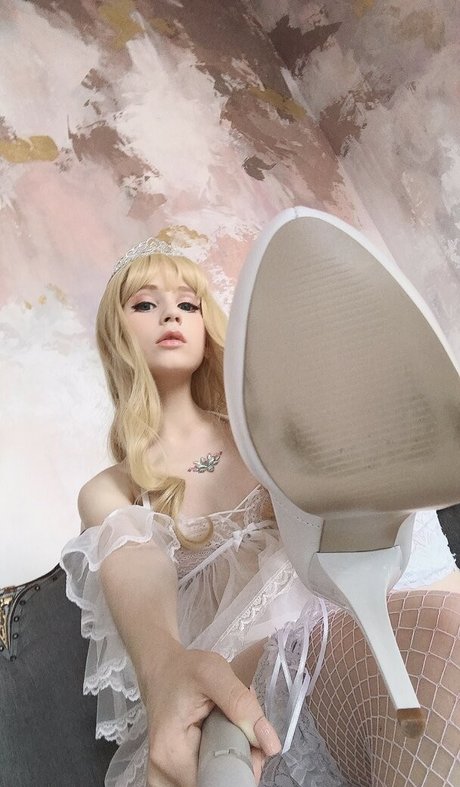 Hackee chan model top picture