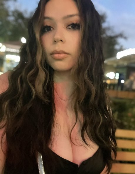 Adept erotic actress image