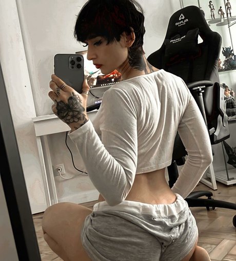 Alfyrise naked actress gallery