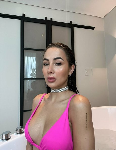 Mila Bernal hd model image