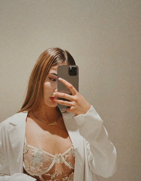 Mila Bernal beautiful star picture