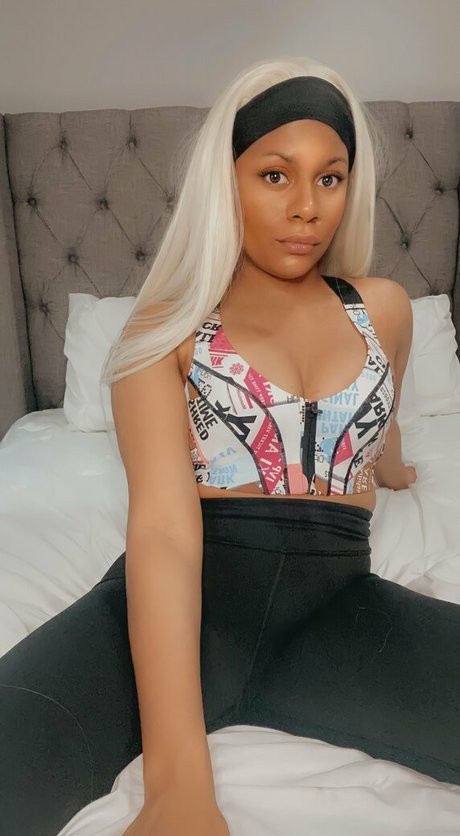 elleseefree pornstar photos