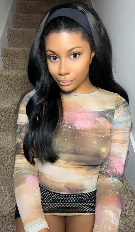 elleseefree pornstar top photo