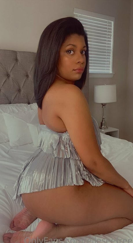 elleseefree xxx actress gallery