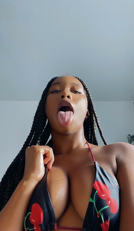 IeshaMarie20 sex model photos