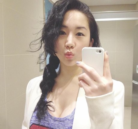 Dajinism model erotic image