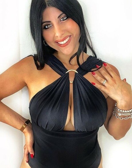 Valentina De Nucci pretty actress images