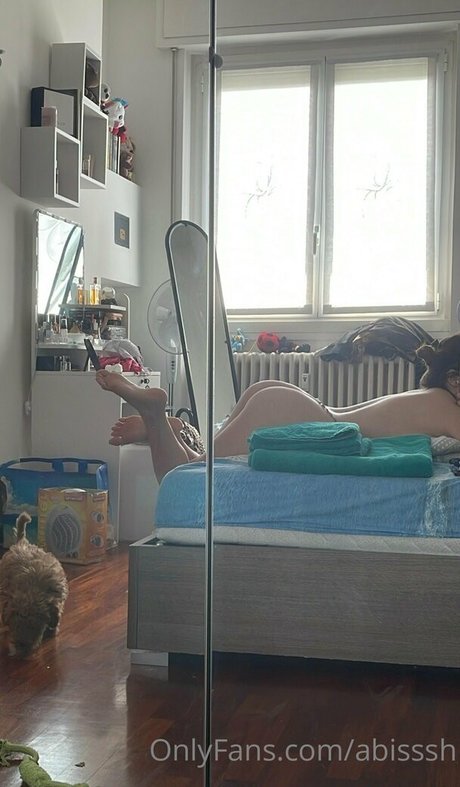 Abisssh sexy actress photo