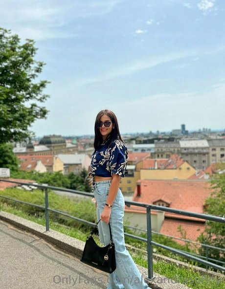 alexandrasunny model nude photos