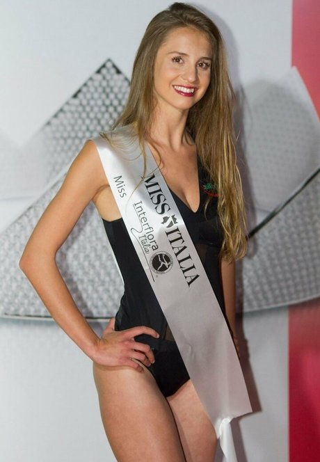 huge shemale onlyfans sexy nude picture