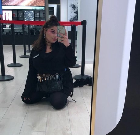 Ilianna model adult image