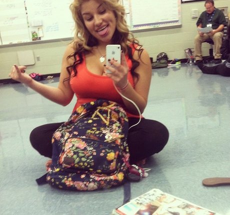 Ilianna star top picture