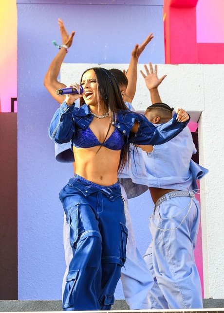 Becky G sexy model pic