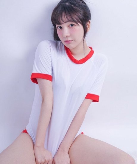 by3ol___ pretty model pic