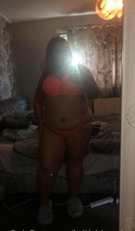 Britishbundaa nude actress photo