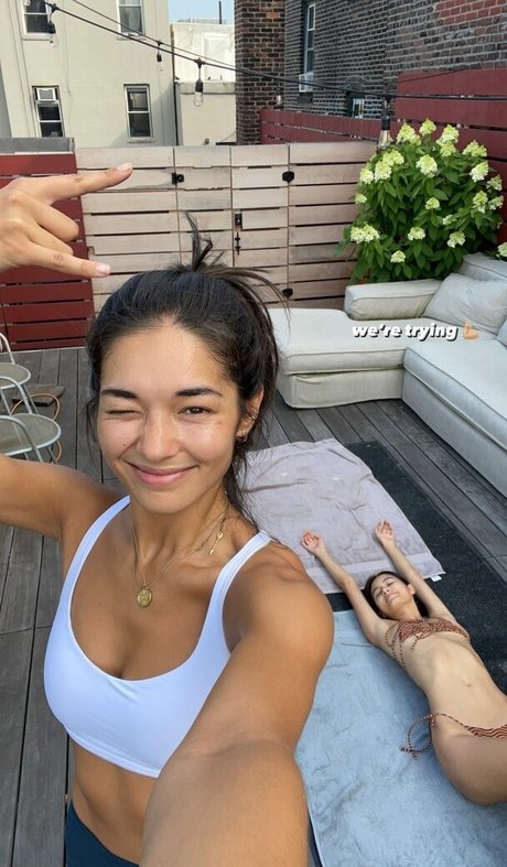 Anelia Moor pretty pornstar img