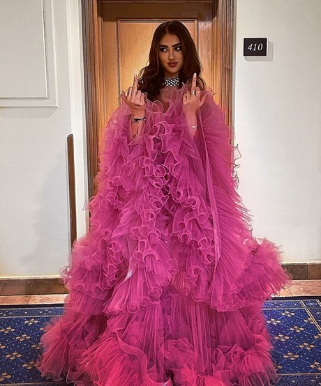 lisa straube art model pics