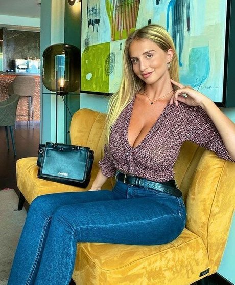 Meria Arreghini art star pictures