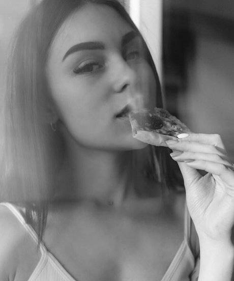 Earlyflowerr nudes star images