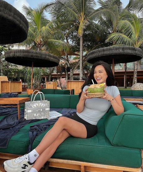 Kathryynn art star photo