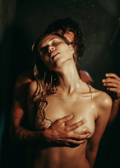 Polina Malinovskaya sex model img