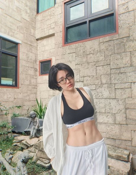 Poon Wrunya model xxx picture