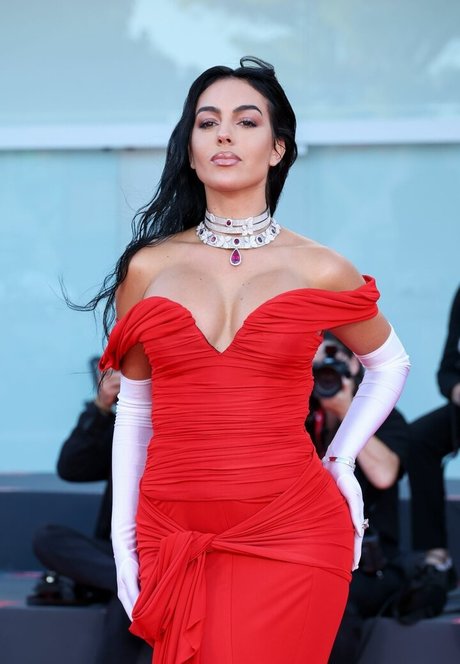 Georgina Rodriguez pornstar free photos