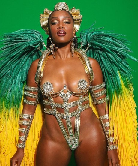 Iza Cantora model sexy galleries