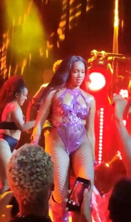 Iza Cantora hot pornstar img