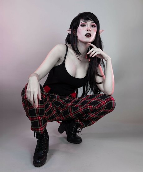 lesbian kissing onlyfans naked images