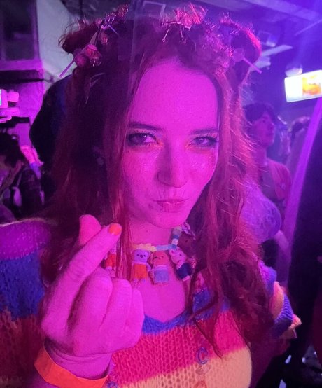 Goodnight Moon porn model images